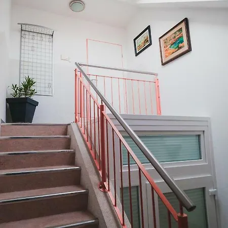 Flair In Uni Naehe * Lübeck